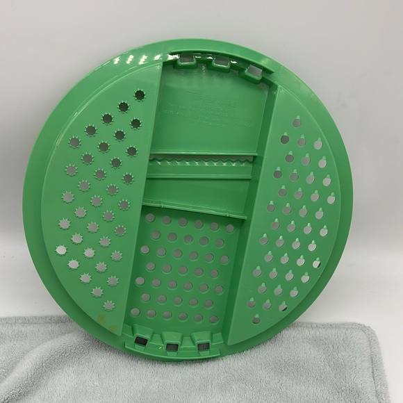 Tupperware Vintage Jade Green Cheese Grater LID ONLY for Bowl / Dia. 10” - Picture 2 of 8